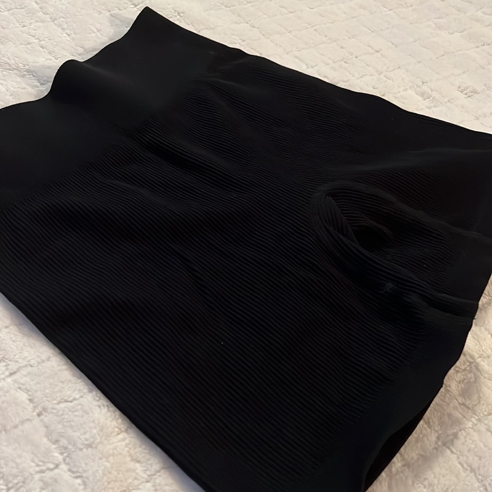 Ribbed workout shorts - Picture 2 of 2